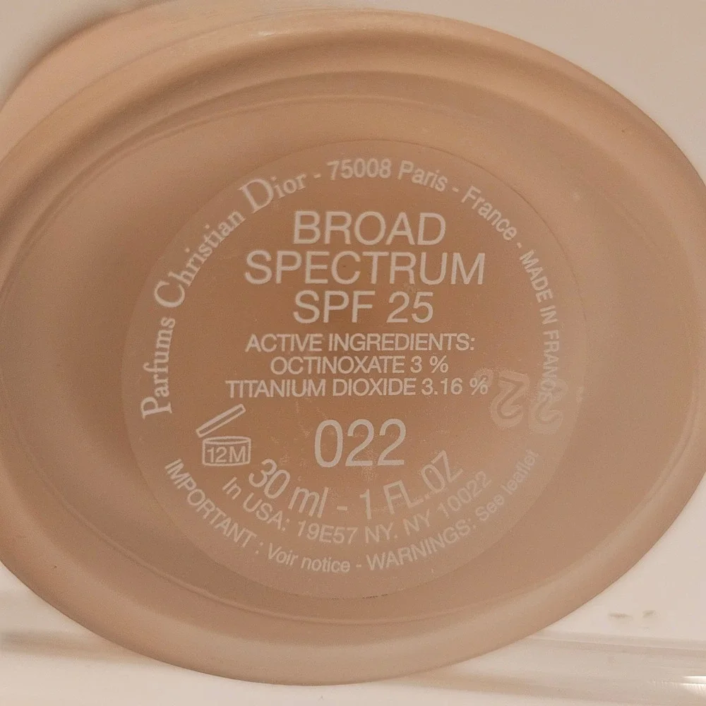 Dior Capture Totale Triple Correcting Serum Foundation SPF 25 Shade 022 1oz NEW